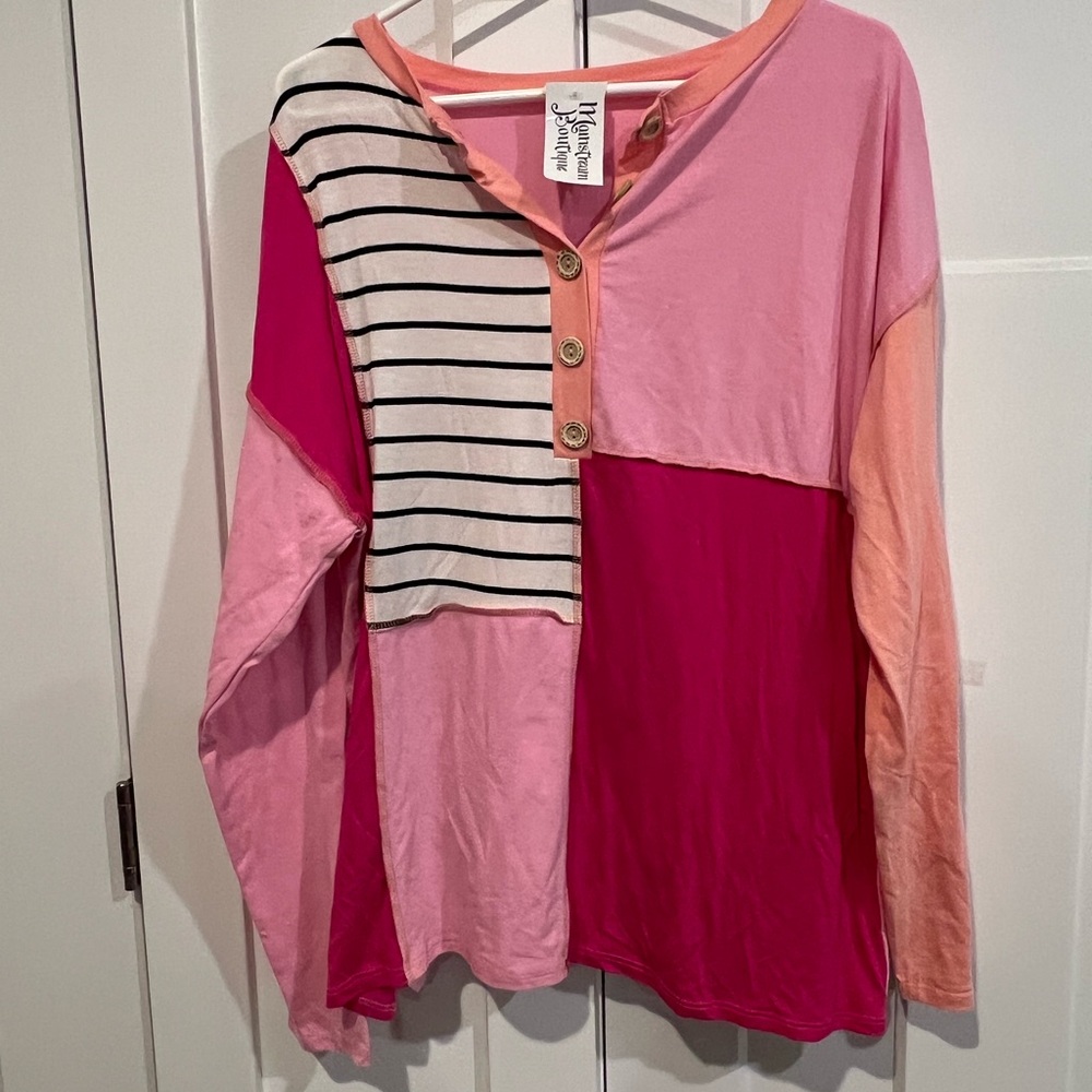 Nwt Bibi woman’s large Colorblock Long Sleeve Top with Button Detail pink cotton